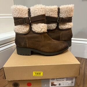 Ugg blayre boots size 8 with box included